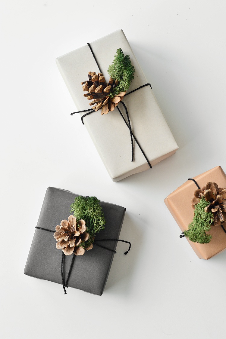 simple Christmas gift wrapping idea inspired by nature - DIY home